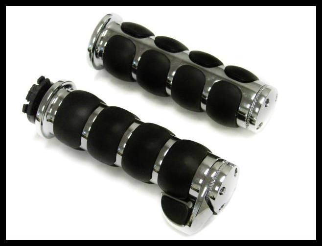 Kuryakyn Грипсы с черепом на VTX 1800